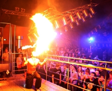 Opn Air Feuershow Feuershow im Club