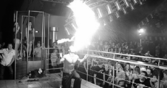 Feuershow im Club